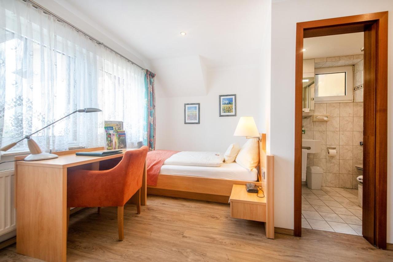 Waldesblick, Hotel-Restaurant Лар Номер фото