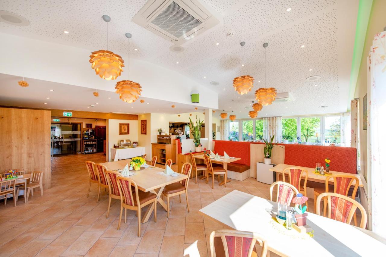 Waldesblick, Hotel-Restaurant Лар Экстерьер фото